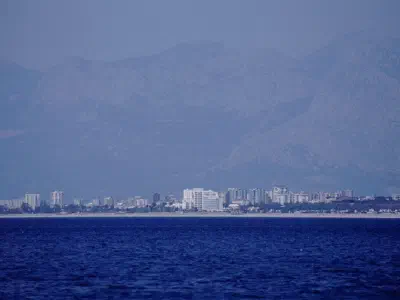 Konyaaltı Coast and Taurus mountains (behind). There are many high quality (5*) hotels like Hillside Su Hotel, Falez Hotel, Sheraton Voyager etc.