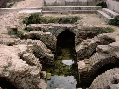 Heating canal under the bath floor