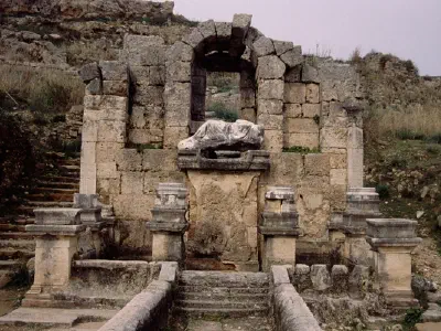 Memorial fountain, Nympheum