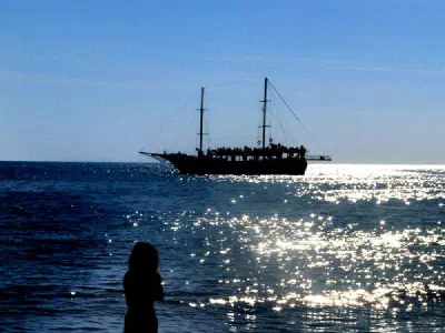 Tour boat
