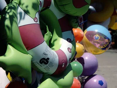 See toys