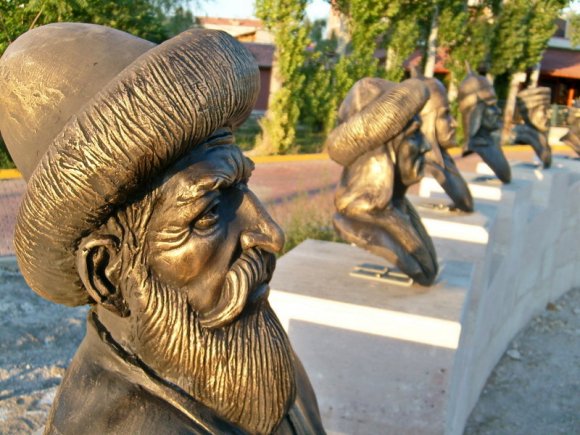 Sculptures in Sultanhan.