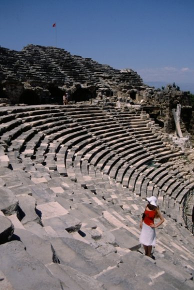 Side - Amphitheater