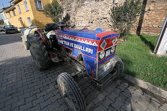 Tractor in İznik