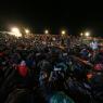 Gallipoli, Anzac Cove - Anzac Day 2007, People waiting on their sleeping bag at night