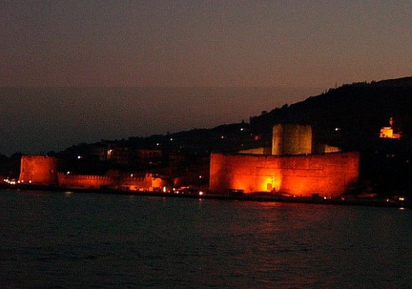 Kilitbahir at night