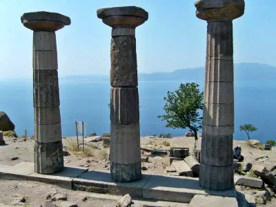 The symbol of Assos is the Temple of Athena. The temple is built in 6x13 pillars layout. It dates back to 530 BC.