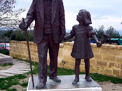 Oldest Turkish veteran of the campaign with his grandgrandchild.