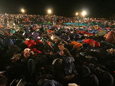 Gallipoli, Anzac Cove - Anzac Day 2007, People waiting in their sleeping bags at night