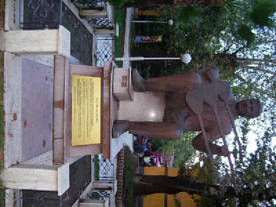 Sculpture of Özay Gönlüm. He is famous with his Agean folksongs. His instrument is unique in the world and called Yaren.