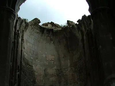The ceiling of Öşkvank Church has gone.