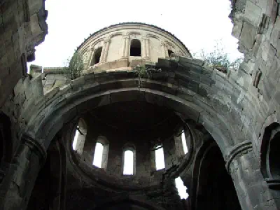 The ceiling of Öşkvank Church has gone.