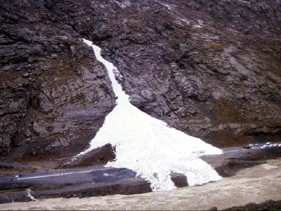 Avalanche to the Zap riverIn winter there may be Avalanche on the area. This one was on the Yüksekova road. In winter there may be Avalanche on the area. This one was on the Yüksekova road.