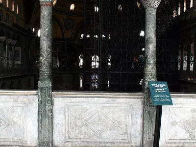 Loge of Empress. From here she was following the Divine Service in the church.