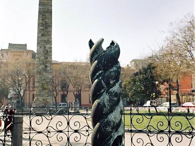 Serpentine Column