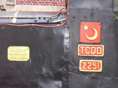 Garın girşinde sol tarafta bulunan Münih yapımı ilk lokomatiflerden One of the first locomotive made in Munich, Germany. It can be seen on the left of the entrance.