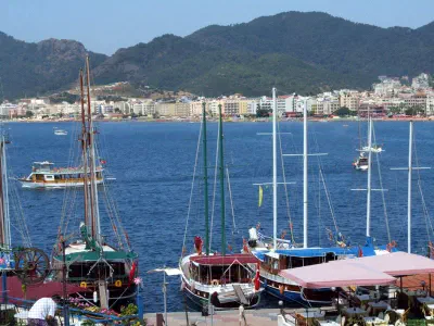 Tour boats